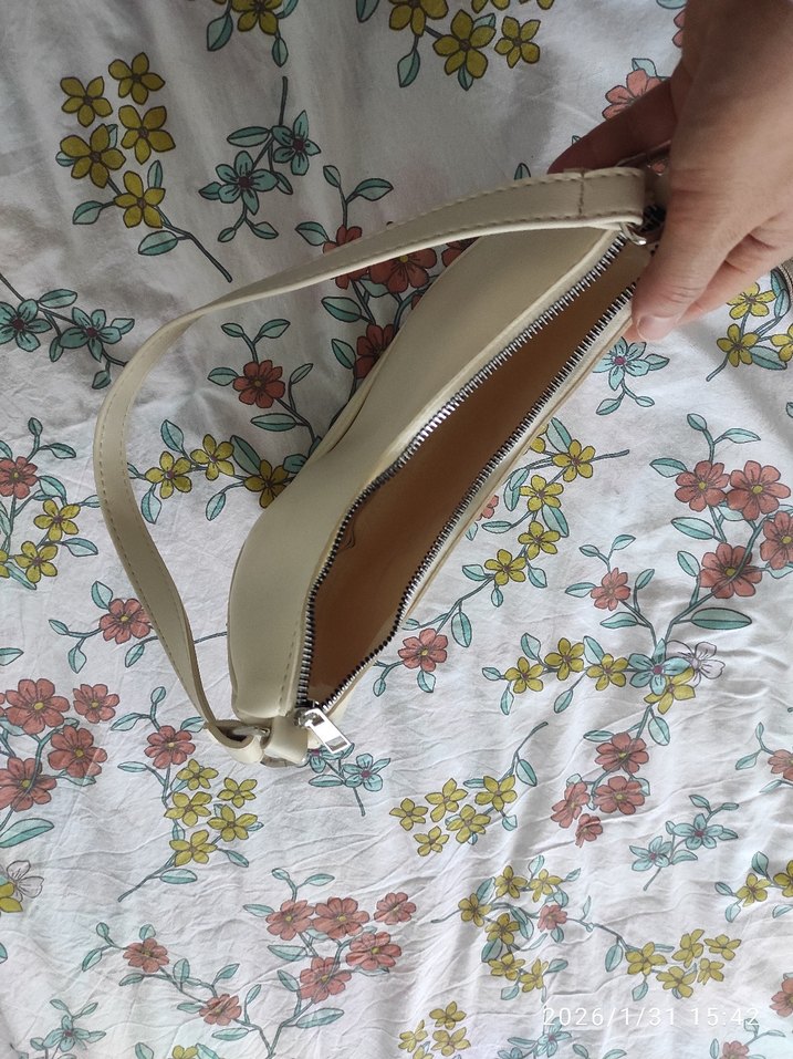 Beyaz Deri Tokalı Minimalist Kadın Çanta - Görsel 3