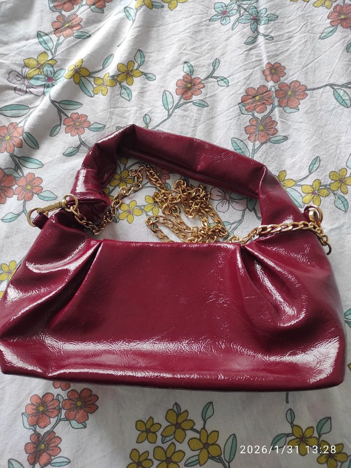 Zincir Detaylı Parlak Bordo Kadın Çanta - Görsel 2