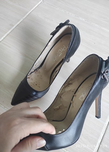 36 Beden Klasik Siyah Tokalı Stiletto