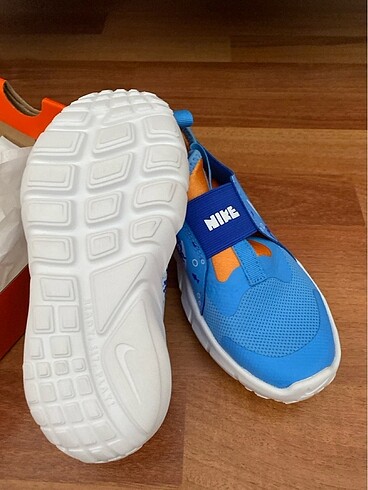 30 Beden Orijinal nike çocuk ayakkabısı. Yeni hiç kullanılmadı