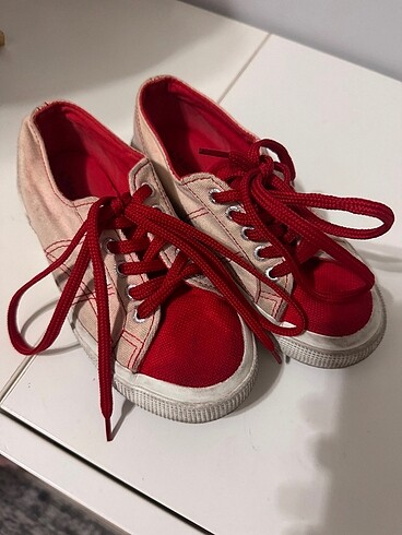 31 Beden kırmızı Renk Superga orjinal