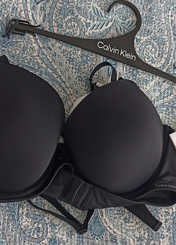 Calvin Klein bayan sütyen 38c 