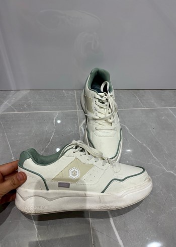 Beyaz Bağcıklı Minimalist Kadın Spor Ayakkabı - Görsel 3