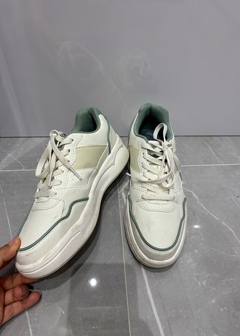 Beyaz Bağcıklı Minimalist Kadın Spor Ayakkabı - Görsel 2