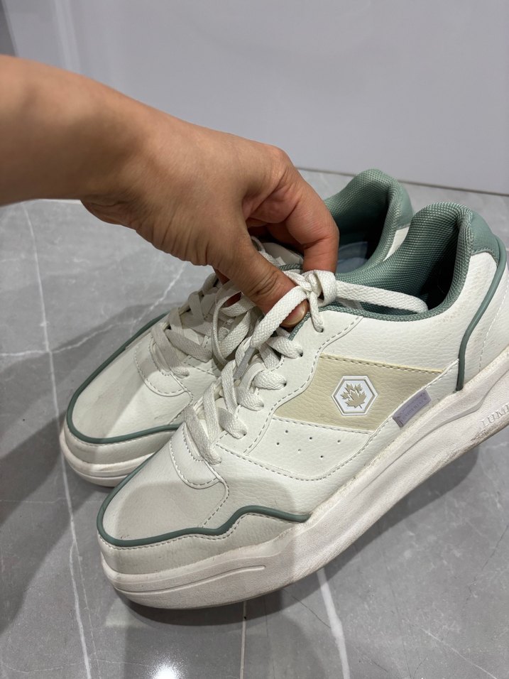 Beyaz Bağcıklı Minimalist Kadın Spor Ayakkabı - Görsel 4