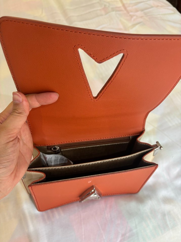 Zincir Detaylı Bej Deri Kadın Çanta - Görsel 5