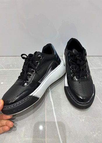 Yılan Desenli Siyah Kadın Spor Ayakkabı - Görsel 2