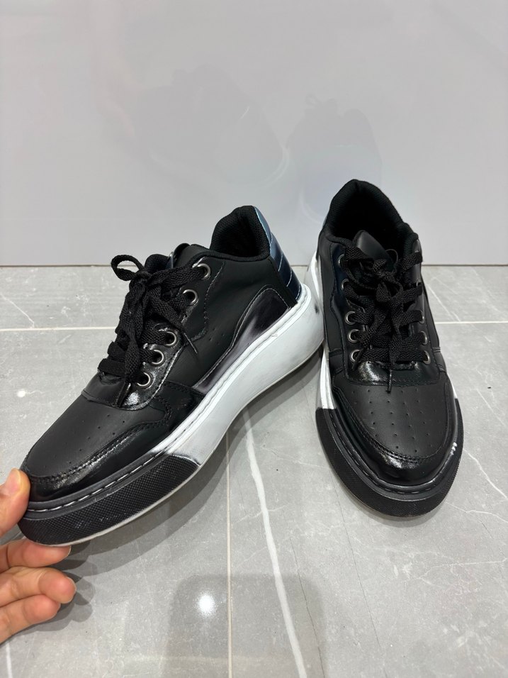 Yılan Desenli Siyah Kadın Spor Ayakkabı - Görsel 2