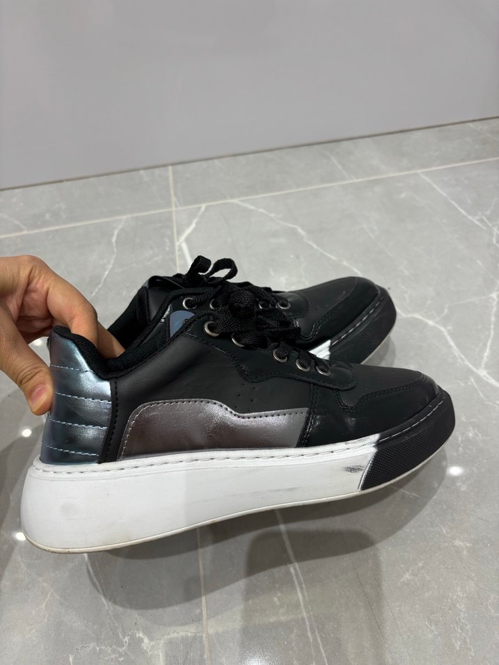 Yılan Desenli Siyah Kadın Spor Ayakkabı - Görsel 4