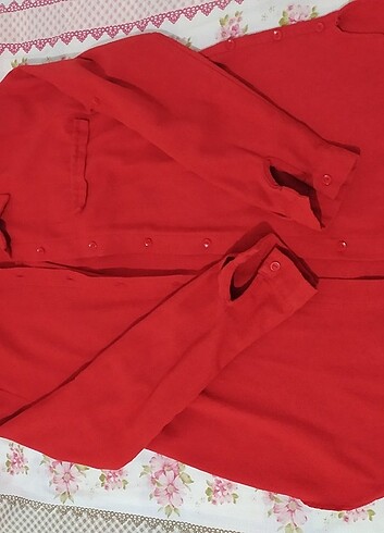 s Beden kırmızı Renk gömlekk