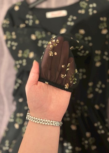 Çiçek desenli tül kollu elbise - Görsel 2