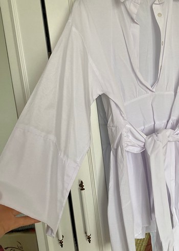 Uzun Kollu Beyaz Kemerli Kadın Gömlek - Görsel 3