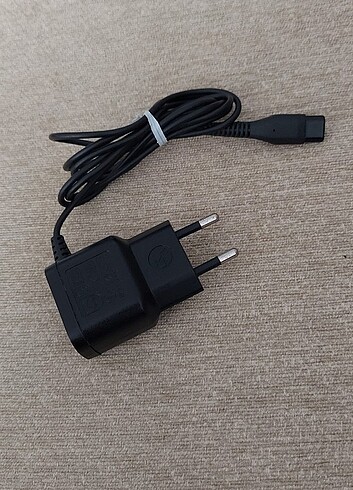 Traş makinası şarj adaptörü