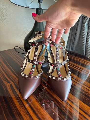 39 Beden Yeni hakiki deri ayakkabı (Valentino modeli)