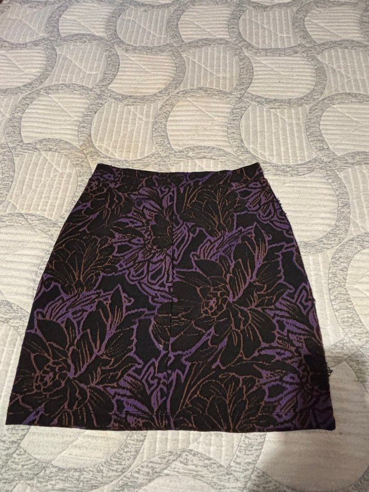 Mor Desenli Dantel Detaylı Mini Etek - Görsel 2