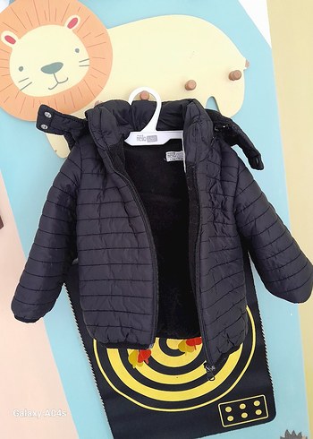 Erkek Çocuk Siyah Kapüşönlü Kalın Mont - Görsel 2