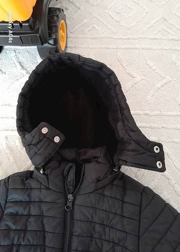 Erkek Çocuk Siyah Kapüşönlü Kalın Mont - Görsel 8