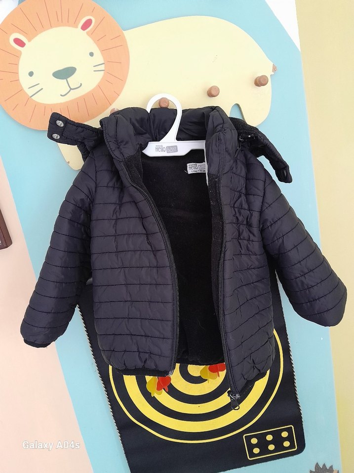 Erkek Çocuk Siyah Kapüşönlü Kalın Mont - Görsel 2