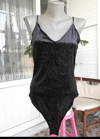 Siyah askılı kadife body 