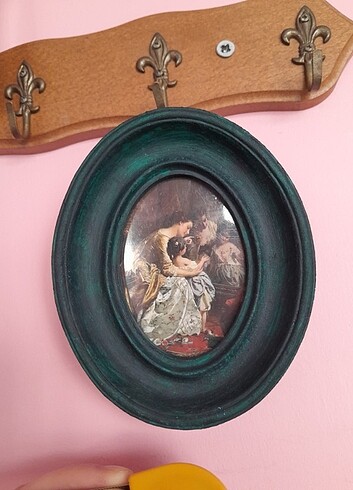 Oval tablo