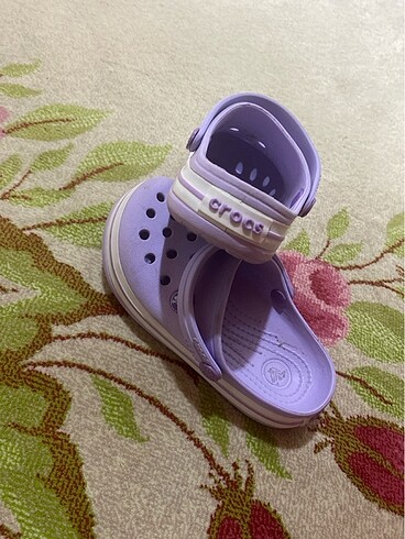 Crocs lila terlik