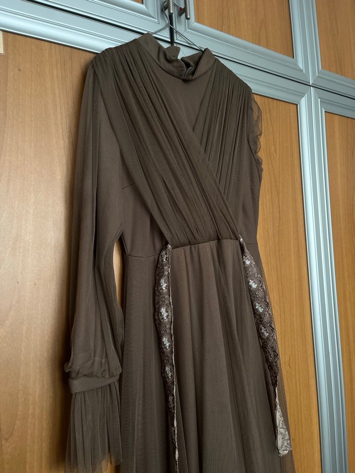 Tesettür Uzun Kollu Bej Drapeli Abiye Elbise - Görsel 2