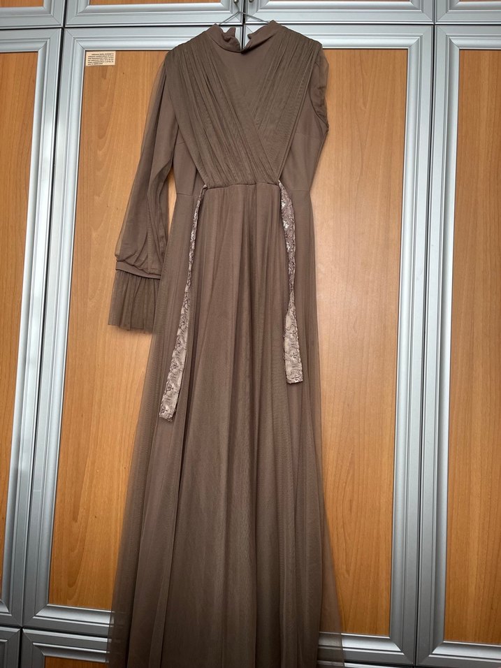 Tesettür Uzun Kollu Bej Drapeli Abiye Elbise - Görsel 3