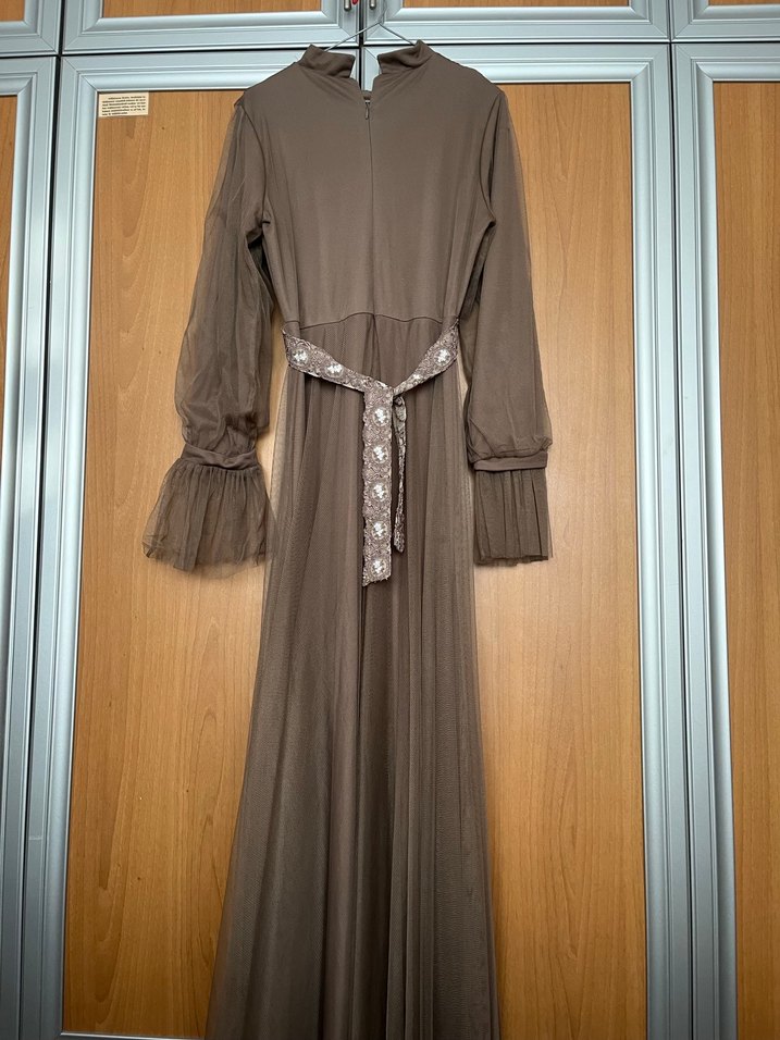 Tesettür Uzun Kollu Bej Drapeli Abiye Elbise - Görsel 4