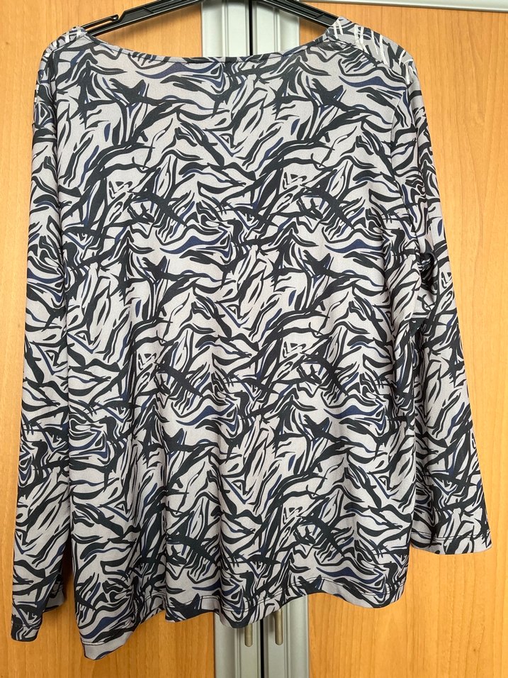 Gri Piliseli V Yaka Uzun Kollu Hırka - Görsel 3