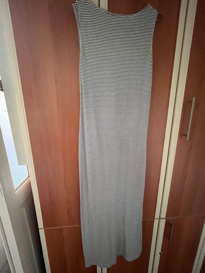 Gri Çizgili Uzun Yırtmaçlı Triko Elbise - Görsel 4