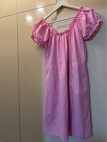 Pembe elbise