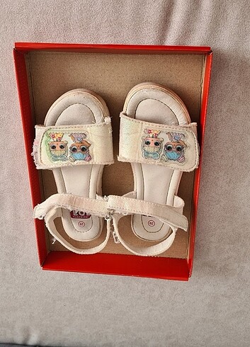 29 Beden beyaz Renk Kiz cocuk lol bebekli sandalet ayakkabi
