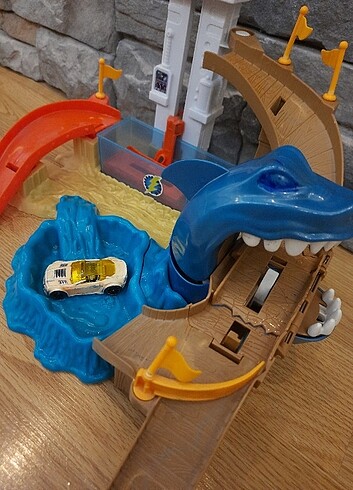 Hot Wheels köpek balığı oyuncak