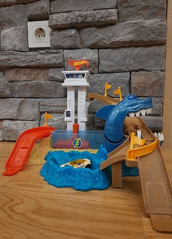 Beden Renk Hot Wheels köpek balığı oyuncak