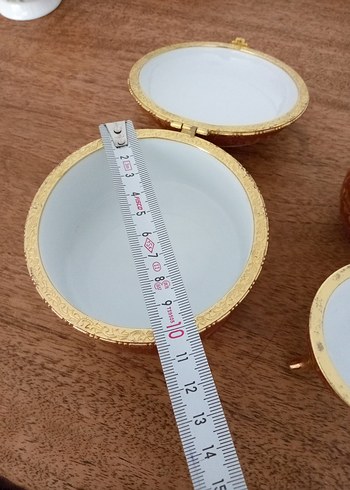 Beden Altın Desenli Dekoratif objeler takı kutusu olarak kullanılır