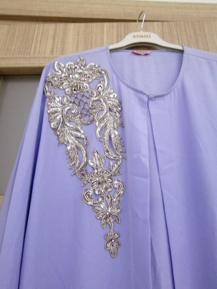 Mor İşlemeli Drapeli Uzun Abaya YaQa marka - Görsel 2