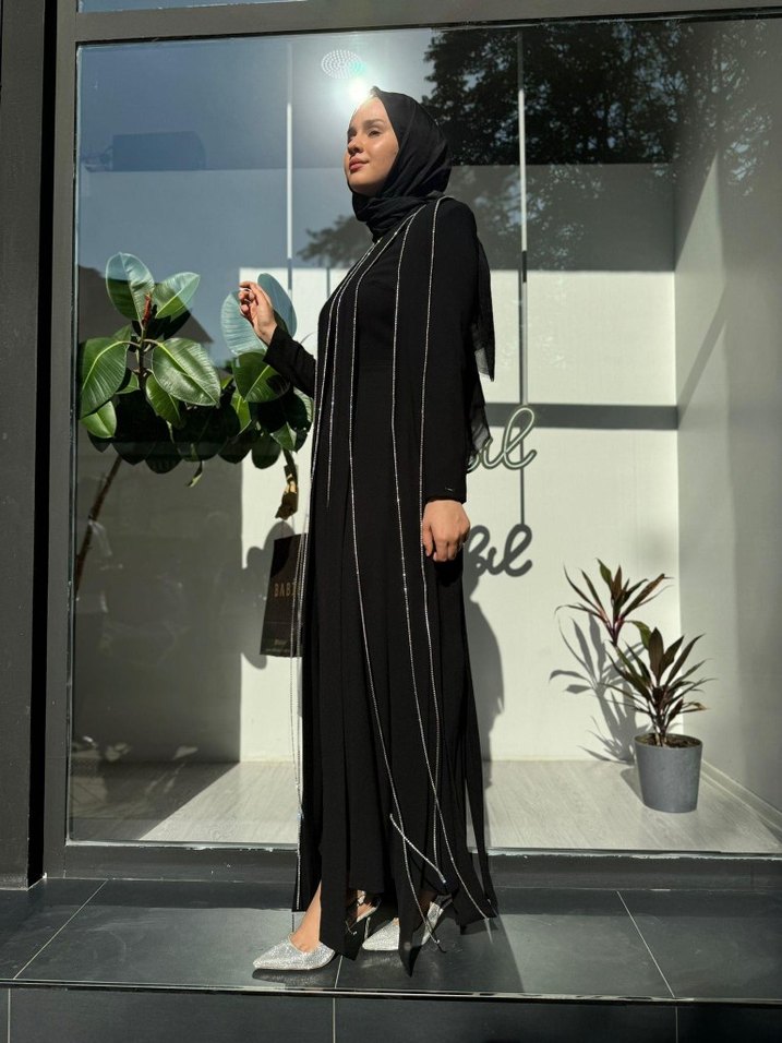 SENNA DESİGN Drapeli Siyah Uzun Taşlı Tesettür Abiye elbise - Görsel 3