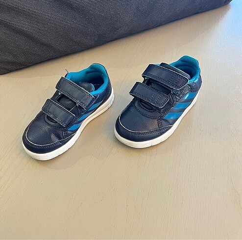 25 Beden Adidas erkek çocuk ayakkabı 25