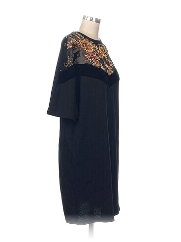 Zara Zara Kısa Elbise %70 İndirimli.