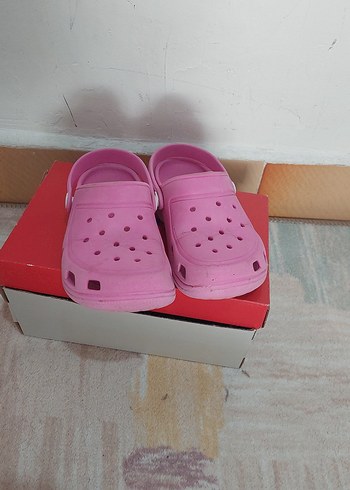Kız Çocuk Pembe Tokalı Terlik