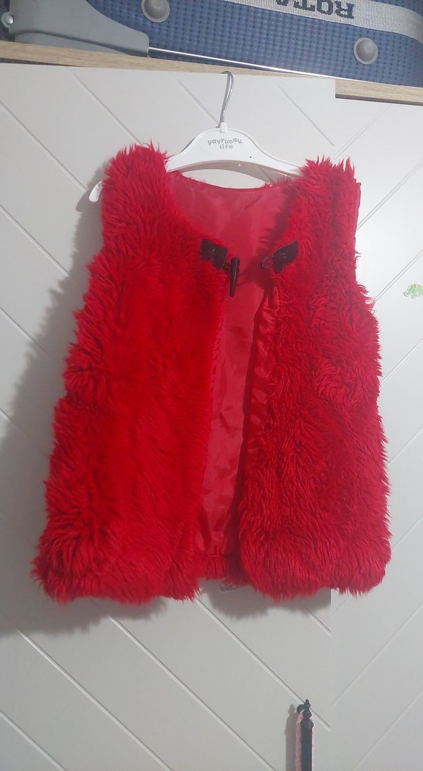 Kız Çocuk Kırmızı Kürklü Yelek - Görsel 2