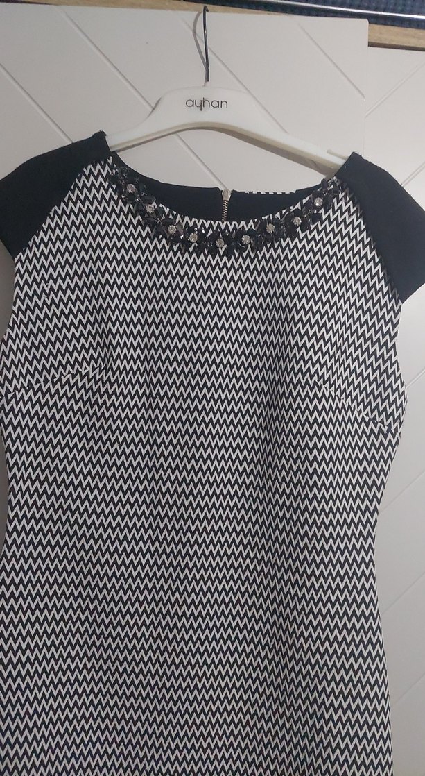 Gri Desenli Kolsuz Midi Elbise - Görsel 2