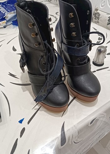 Yılan Desenli Mavi Tokalı Deri Topuklu Bot - Görsel 2