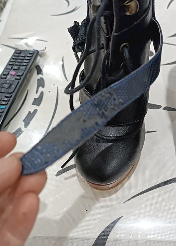 Yılan Desenli Mavi Tokalı Deri Topuklu Bot - Görsel 8