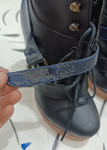 Yılan Desenli Mavi Tokalı Deri Topuklu Bot - Görsel 5