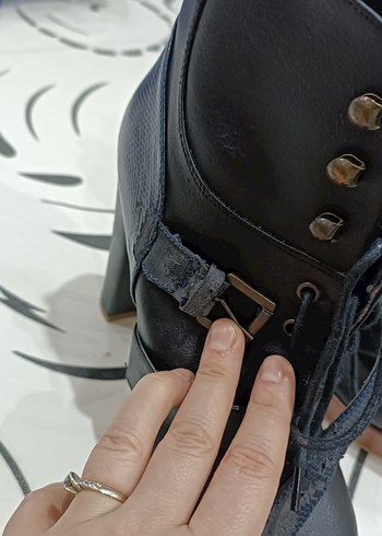 Yılan Desenli Mavi Tokalı Deri Topuklu Bot - Görsel 7