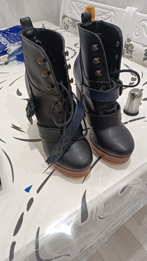 Yılan Desenli Mavi Tokalı Deri Topuklu Bot - Görsel 2