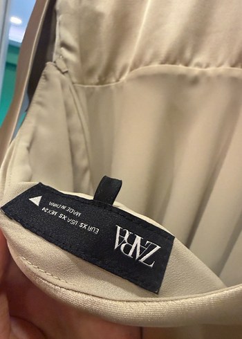 Saten Parlak Bej kısa Kokteyl Elbisesi - Görsel 3