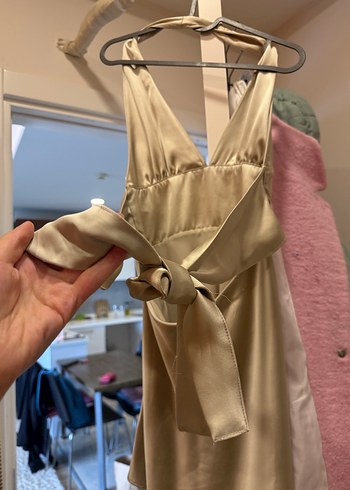 Saten Parlak Bej kısa Kokteyl Elbisesi - Görsel 2