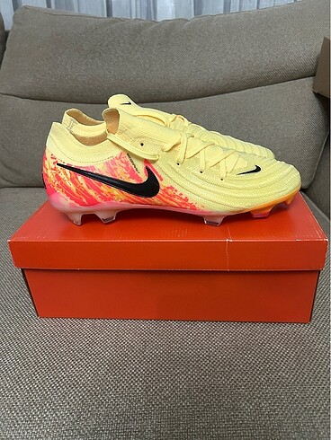 Nike Phantom GX2 Luna Krampon